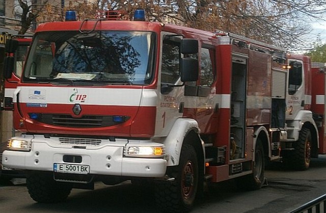 Два автомобила горяха в региона