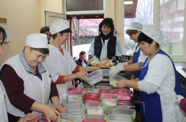 Социална кухня отвори врати в Елена
