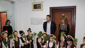 Коледарчета при кмета на Царево