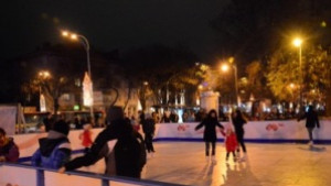 Ледената пързалка в центъра на Варна ще работи и в