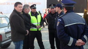 Костов инспектира чуждите полицаи в Банско