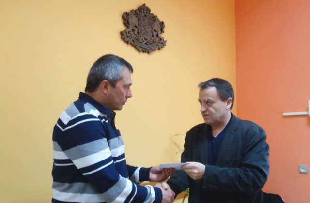 Служителите от Областна администрация дариха пари за Борислава