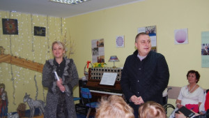 Живи коледни дръвчета подариха от МГЕРБ на социални заведения