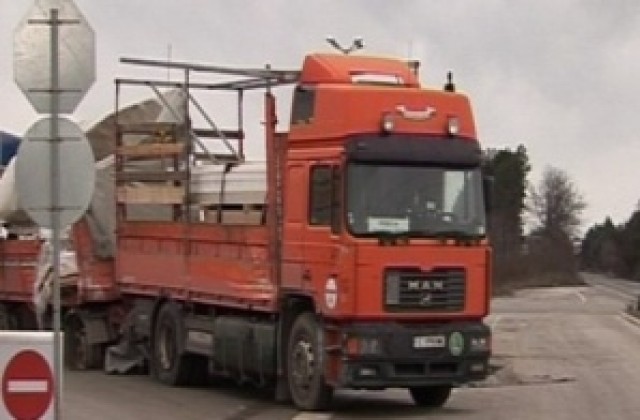 Ограничават движението на ТИР-ове около празниците