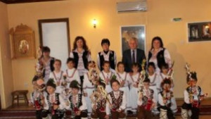 Деца поздравиха кмета Драгомир Николов