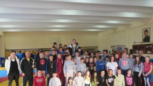 Атрактивни схватки и емоции предложи Коледния турнир по борба в