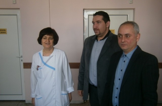 Петър Петров и Стоян Стоилов дариха инхалатори на детското отделение в болницата в Кюстендил