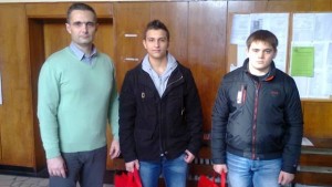 Пет деца на загинали или пострадали полицаи получиха подаръци