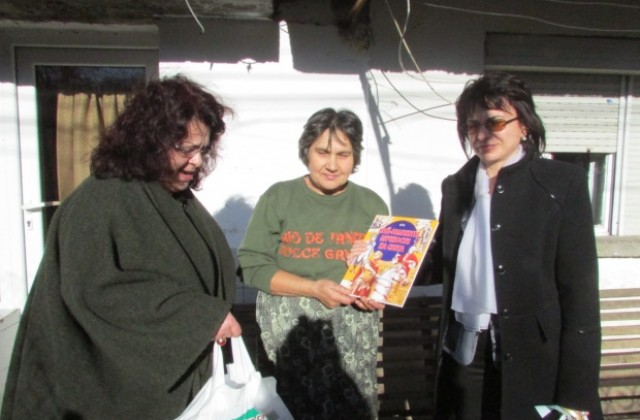 13 социално слаби семейства получиха хранителни продукти от ГЕРБ