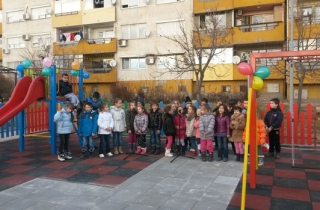 Още една детска площадка радва децата на Сливен