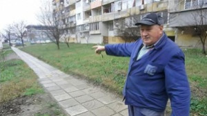 Пенсионер направи сам цял километър пътеки