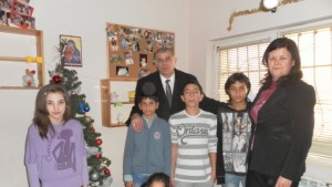 Социалисти зарадваха с подаръци децата от ЦНСТ Малък групов дом