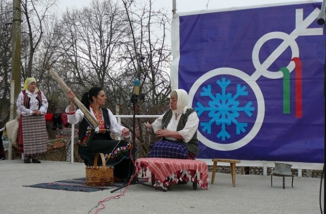 Над 300 самодейци на фолклорен събор „Зимни празници” в Мечкарево