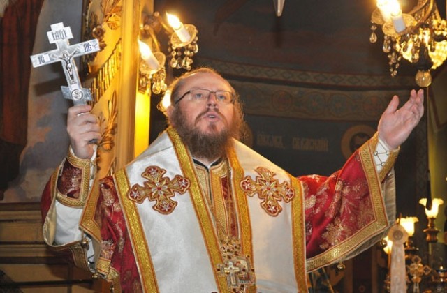 С „Многая лета“ завърши Рождественската литургия на Дядо Владика в Разград