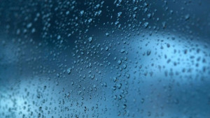 Дъжд по морето сняг в страната