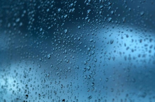 Дъжд по морето, сняг в страната