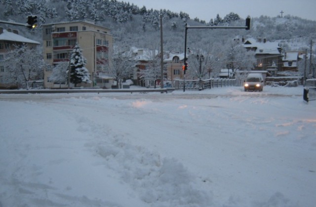 Улиците в Дупница почистени, но не всички са опесъчени
