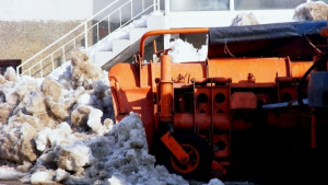 Чистят от снега и вътрешнокварталните улици в столицата