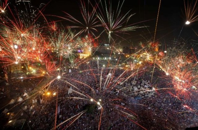 Атрактивно фойерверк шоу в Новогодишната нощ