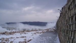 Изпращаме годината със студ сняг и силен вятър