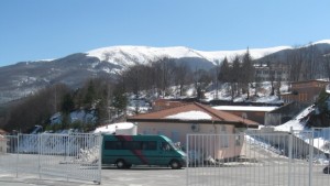 Областна управа търси кой да чисти снега на ГКПП Гюешево