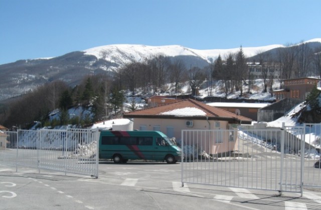 Областна управа търси кой да чисти снега на ГКПП- Гюешево и на ГКПП- Олтоманци