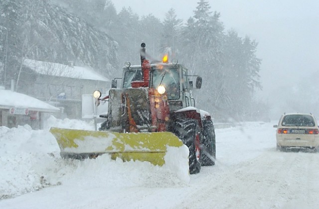 Глобиха снегопочистваща фирма заради блокираните автобуси с деца на Витоша