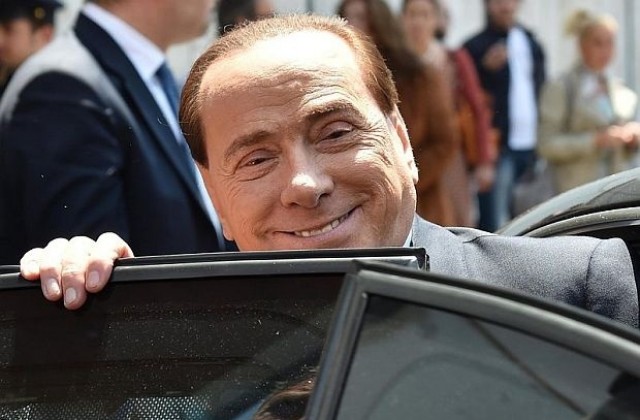 Берлускони пред раздяла с младата си годеница