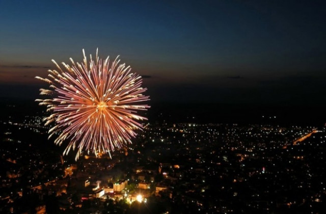 D2 и Найден Киров на площада тази вечер