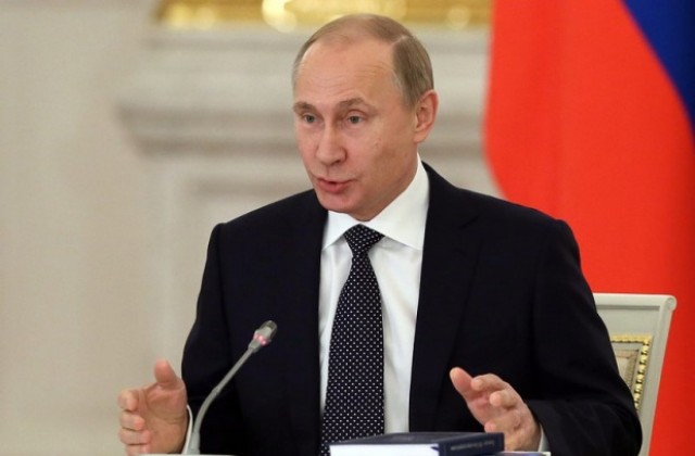 Путин изпрати новогодишни поздравления до Обама и Меркел, пренебрегна Украйна