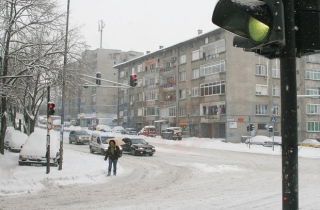 Жълт код за силен вятър в 16 области