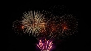 Тонове фойерверки в небето над Каварна през август