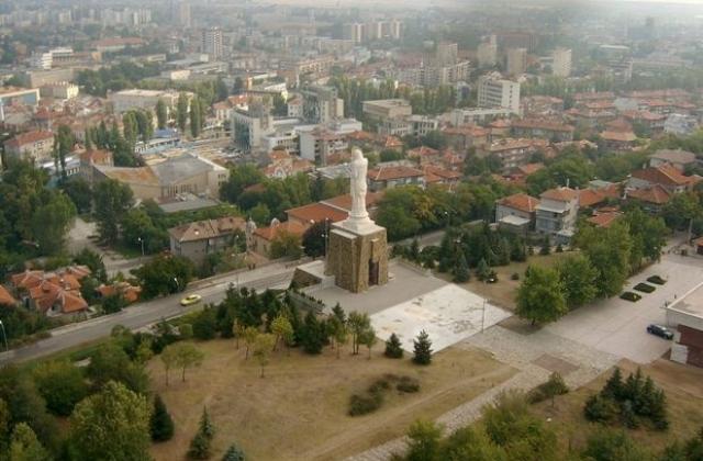 Следобед  в Хасково вятър и слаб дъжд