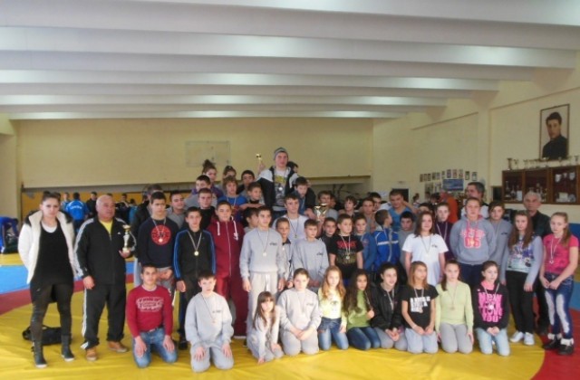 Кюстендилски таланти в борбата с отличия от турнир в Дупница