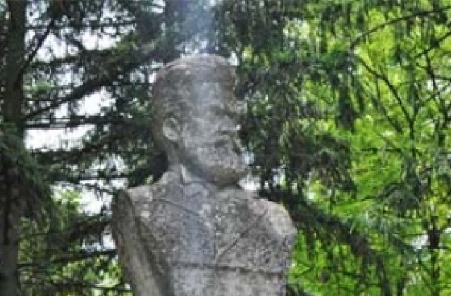 Разград почита Ботев пред паметника му на 6 януари