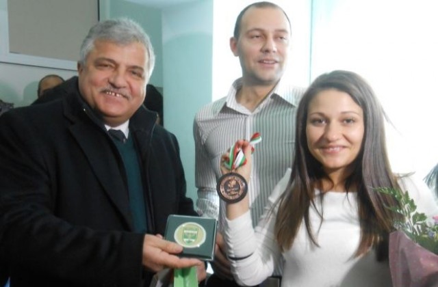 Владимир Москов с подаръци за бебе на 2015 г. в Гоце Делчев