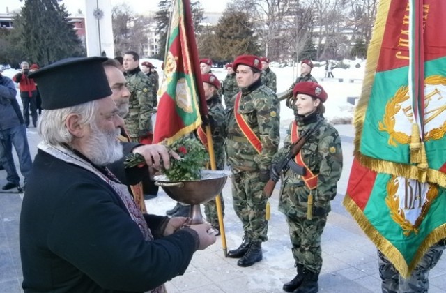 Осветиха бойните знамена на военните формирования в Плевен