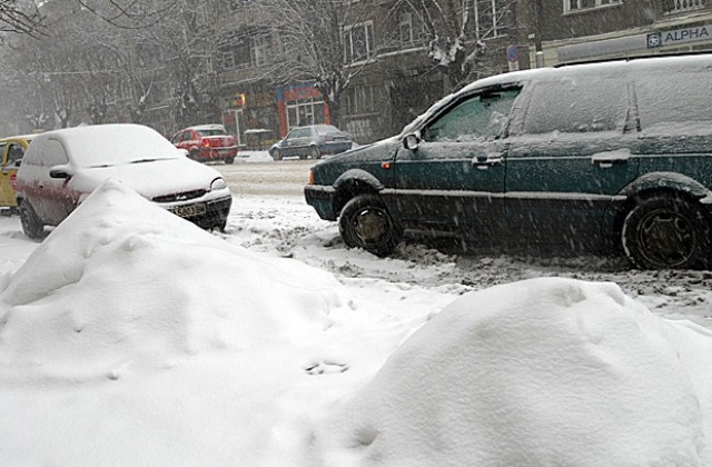 Глоби за 1600 лв. за граждани и фирми заради непочистени тротоари в столицата