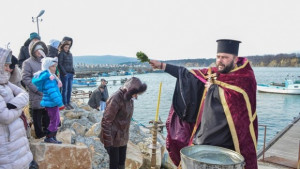 23годишният Георги Иванов извади кръста от студените води на морето