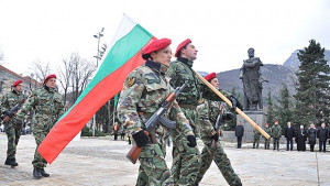 Осветиха бойни знамена във Враца