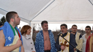 Ученик извади кръста в Казанлък