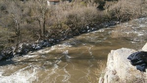 Дирят с багер богоявленския кръст в Петрич