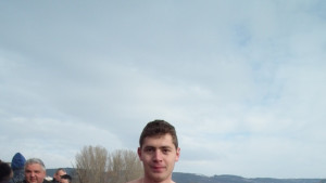 Николай Калфов извади Богоявенския кръст от река Росица