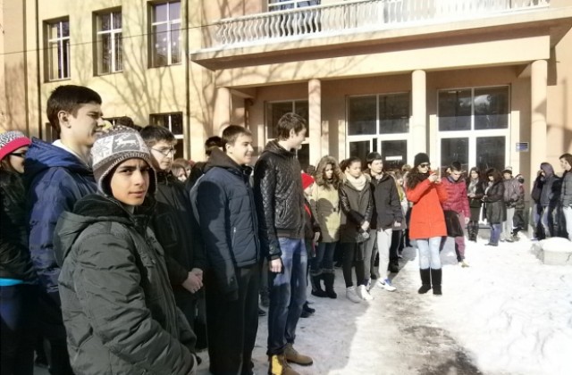 Ученици и кмет почетоха в Дупница рождението на Христо Ботев