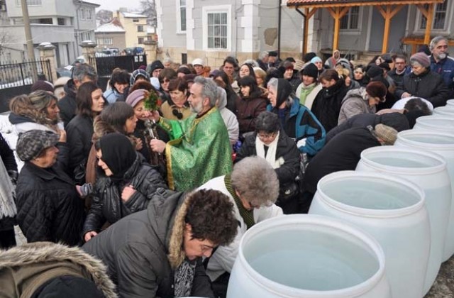 С водосвет в църквата Разград отбеляза Богоявление
