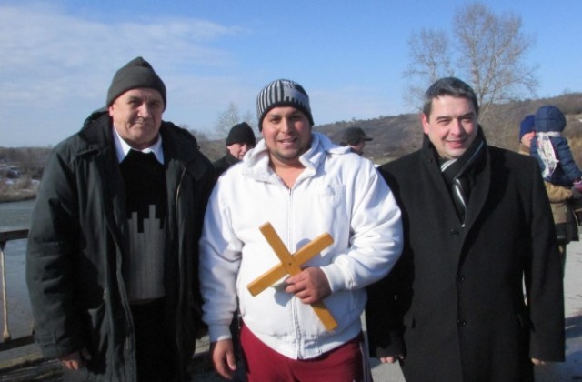 22-годишен младеж се пребори за кръста в Горски долен Тръмбеш