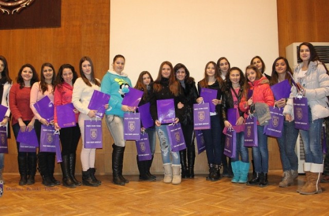 Наградиха участниците в ученически конкурс за есе, посветен на Христо Ботев