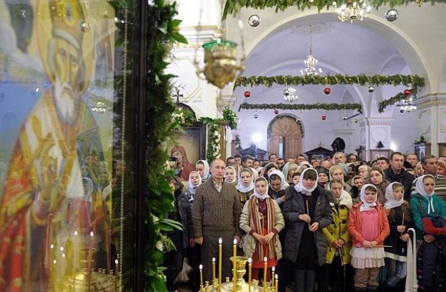 Православните християни в Русия празнуват Рождество Христово