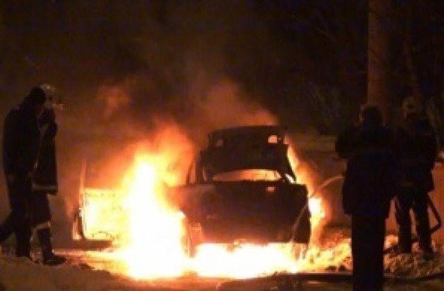 Запалиха колата на син на общински съветник