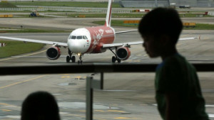 Обмислят нов стандарт пилотите на самолети да докладват на 15